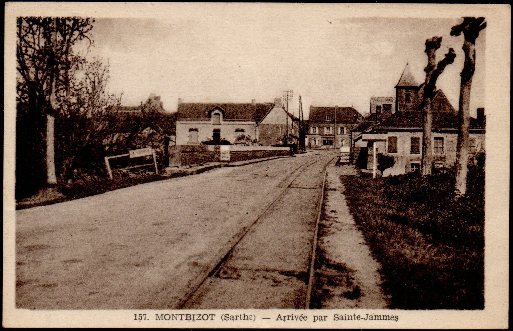 Montbizot, Sarthe : La voie ferroviaire vers 1950